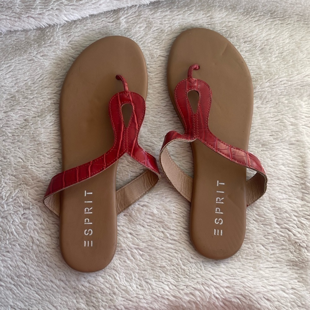 Esprit nwot red vegan leather thong sandal